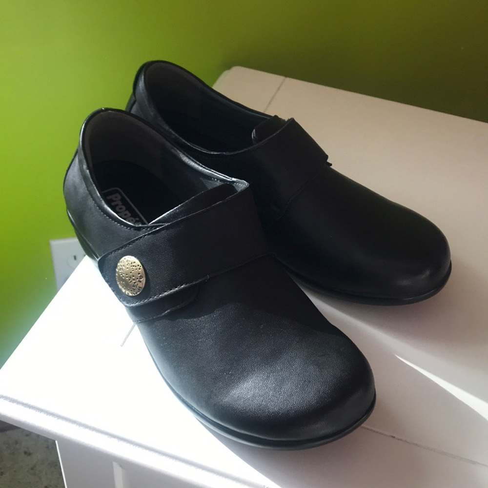 Propet shoes NEW